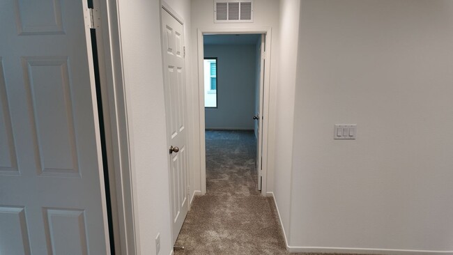 Building Photo - 762 S Sumac Ln