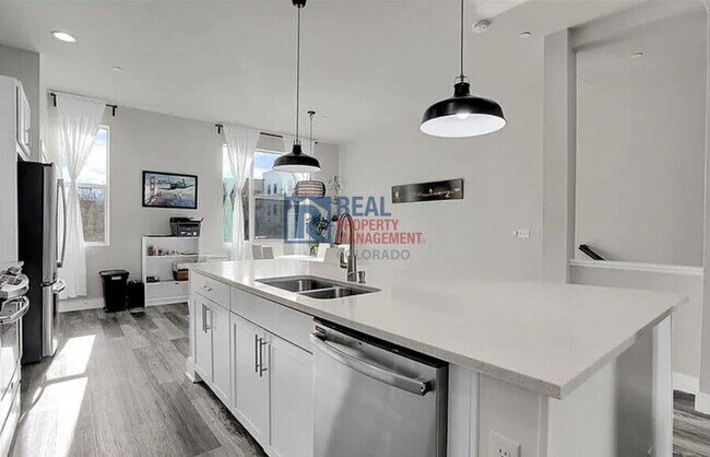 Building Photo - 7040 W Alaska Dr