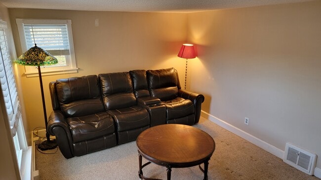 Building Photo - 115 Paul Manafort Dr