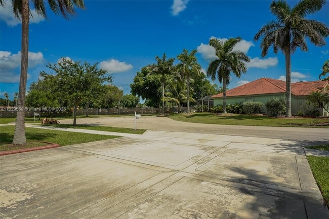 Building Photo - 2575 Muirfield Terrace