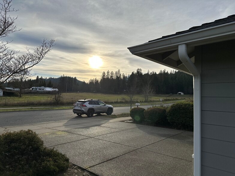 Building Photo - 1515 W Harbeck Rd