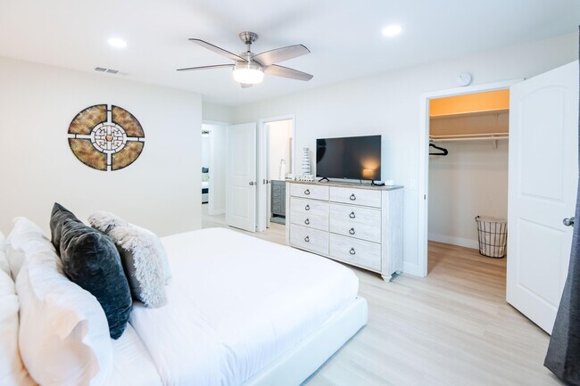 Building Photo - 79361 Port Royal Ave