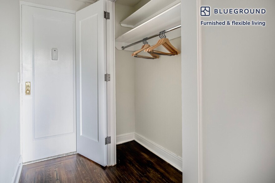 Building Photo - 210 W 70th St
