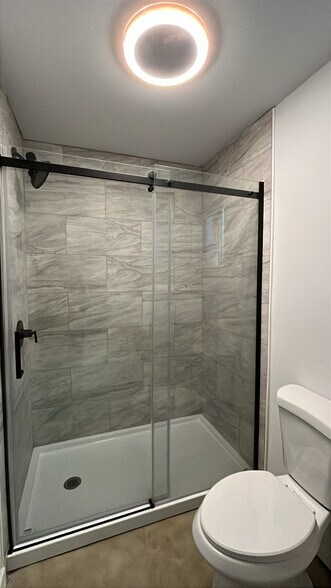 Building Photo - 214 N Burlington Ave