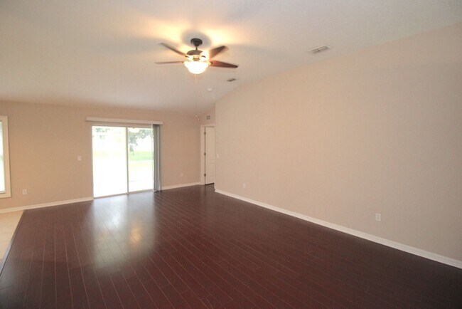 Building Photo - Huge 4 Bed 3 Bath Home w FENCED YARD and SCREENED LANAI for Rent!