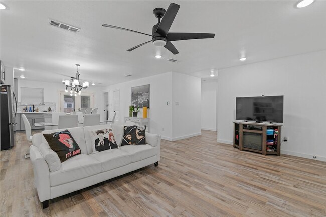 Building Photo - 1024 Greenlee St