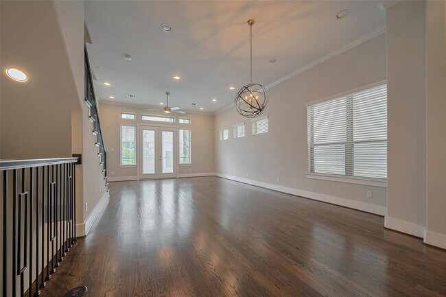 Building Photo - 5837 E Post Oak Ln