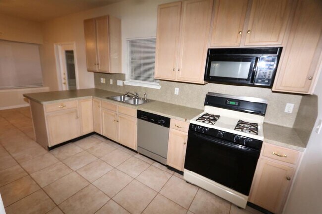 Building Photo - 5022 E Newpark Dr