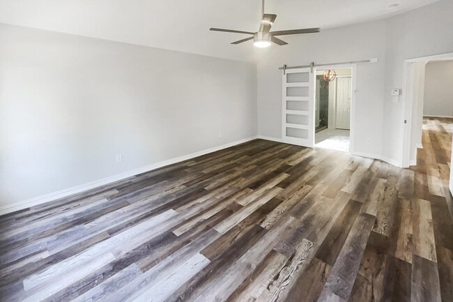 Building Photo - MOVE IN READY