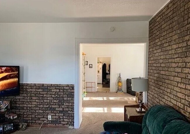 Building Photo - 3BR/1BA Anoka Home Available Now!