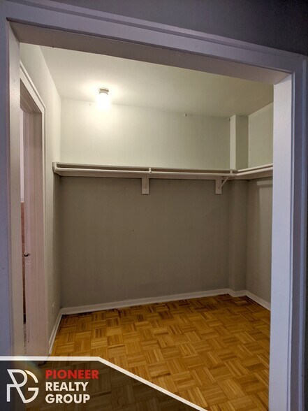 Building Photo - 739 W Belmont Ave