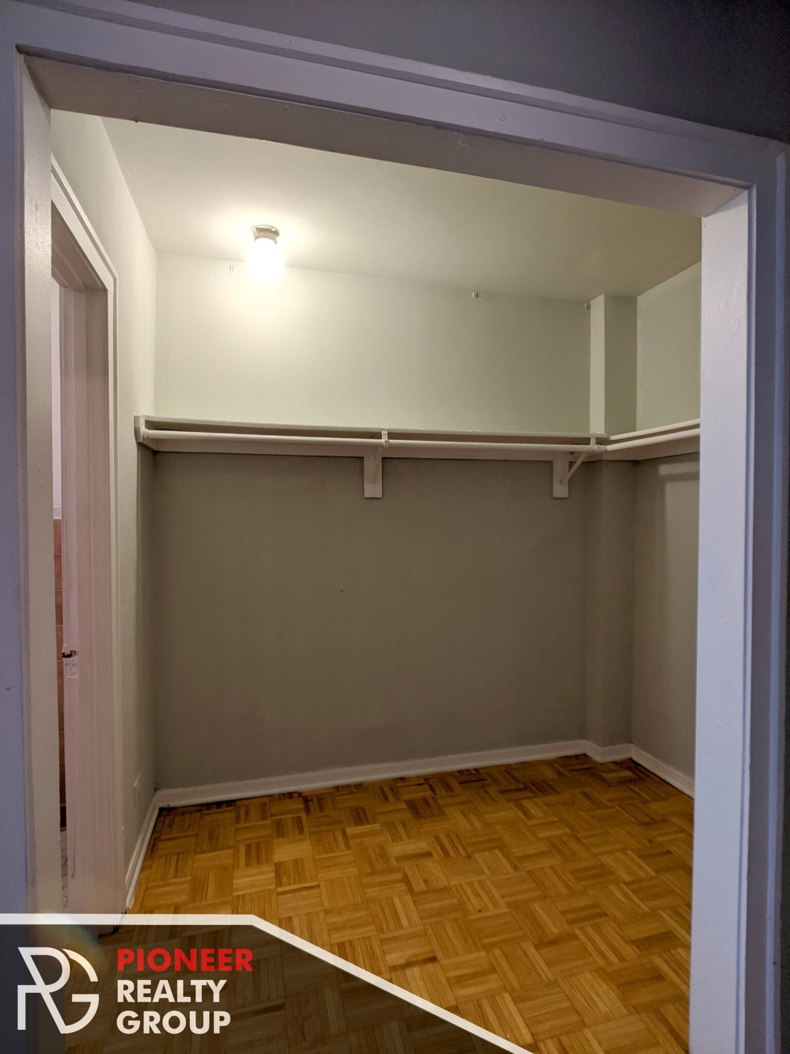 Building Photo - 739 W Belmont Ave