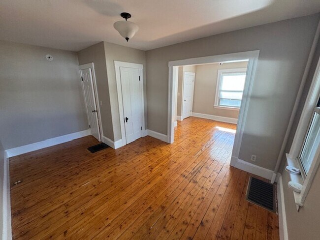 Primary Photo - 1-7 Glenwood Ave.