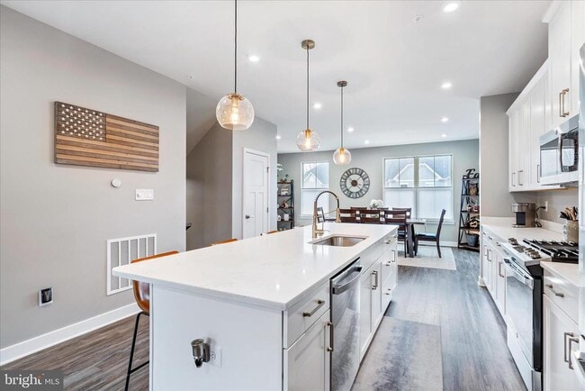 Building Photo - 5924 Pecking Stone St