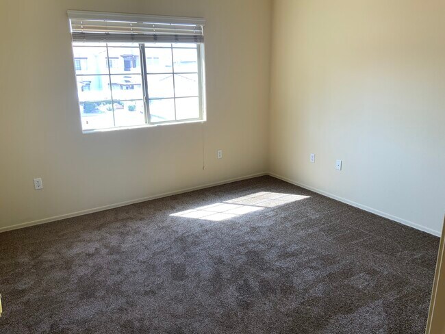 Building Photo - 2212 N Kiowa Blvd