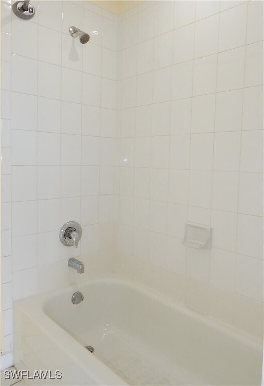 Building Photo - 424 SW 38th Pl