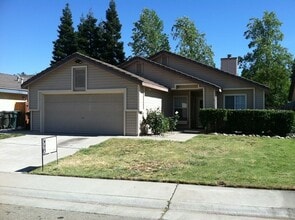Building Photo - 3-bedroom, 2-bath, 1,107 sq. ft. single-story home in Sacramento