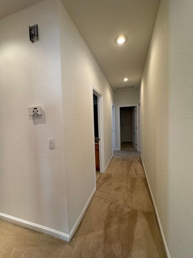Building Photo - CLEAN AND COZY ONE STORY 3 BED, 2 BATH IN ...