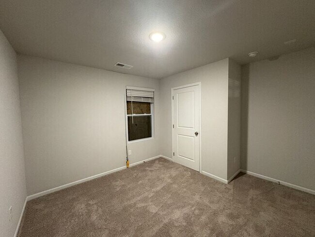 Building Photo - Charming 4-Bedroom Home with Spacious Livi...