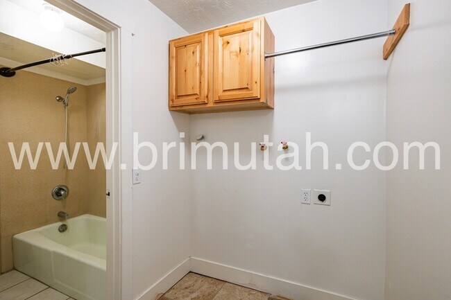 Building Photo - 4809 S 1740 E