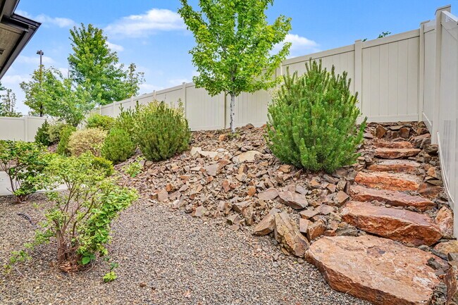 Building Photo - 6120 N Hacienda Ave