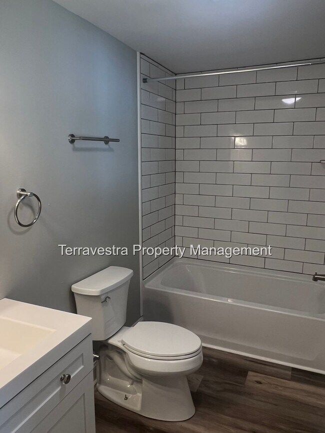 Building Photo - 4 Bedroom, 2 Bathroom Fully Renovated CO i...