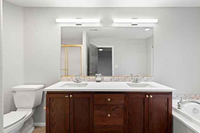 Building Photo - BETHANY 5 bedroom 3 full bath- Beaverton School District- Nike