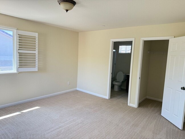 Building Photo - 1427 Wyndham Ln