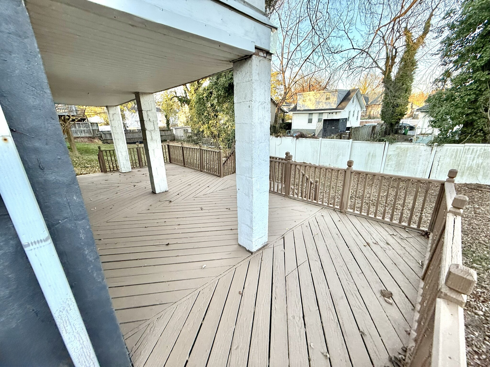 Back Deck - 4206 Urn St