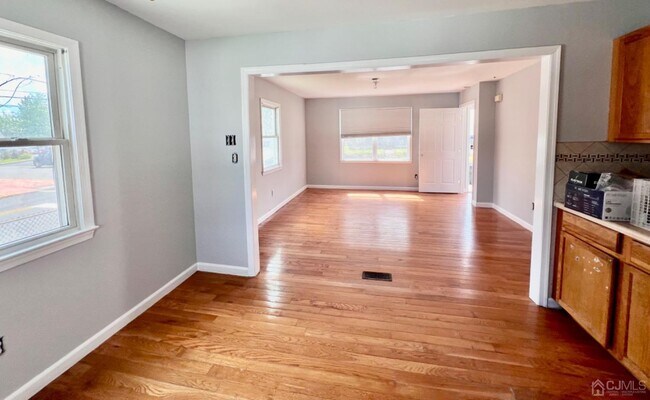 Building Photo - 52 Marconi Ave