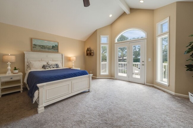 Building Photo - Luxury 4BR Home with Pool & Outdoor Kitche...