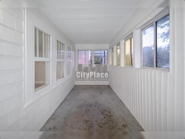 Building Photo - 4121 Byram Ave