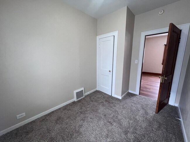 Building Photo - Updated Single Family Home!