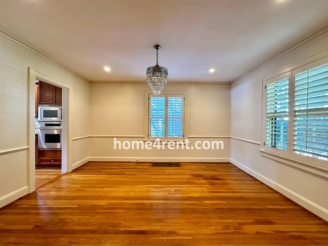 Building Photo - Charming Dutch Colonial in Brookside w/ an Updated Kitchen, Wood Floors, Fenced Yard and a Finish...