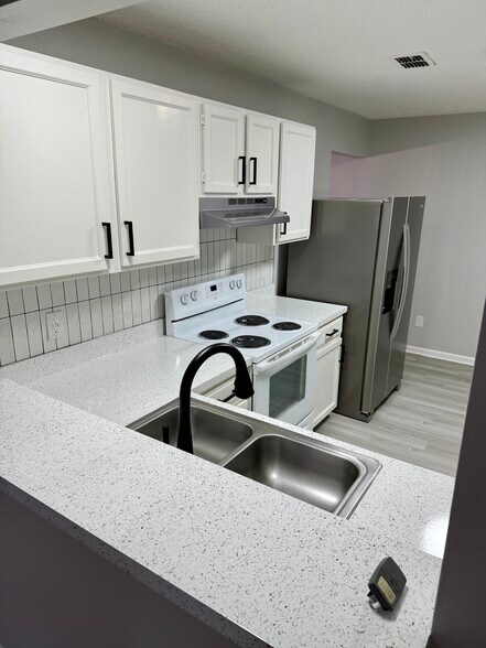 Building Photo - 4084 Stillwood Dr