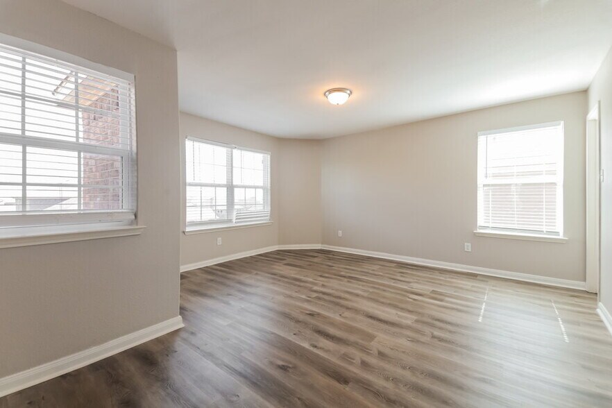 Building Photo - 900 Princewood DR