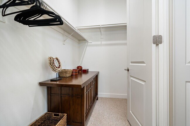 Building Photo - 53385 Avenida Mendoza