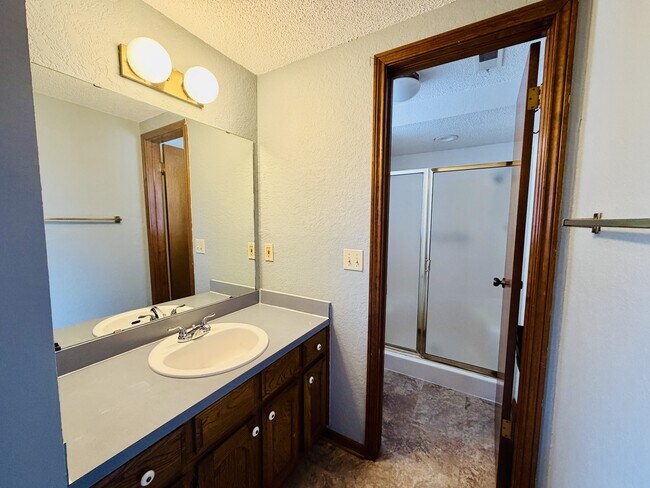 Building Photo - 2138 Lonnie Ln