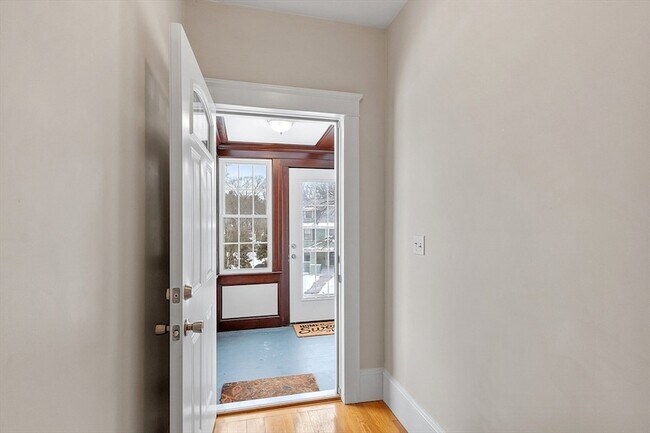 Building Photo - 920 Pleasant St