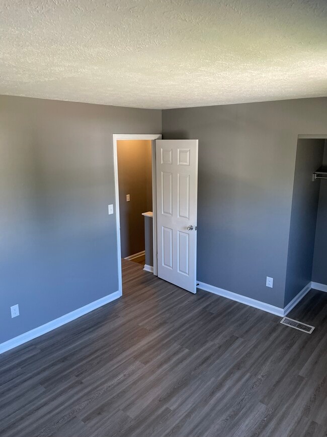 Building Photo - 59 Bustetter Dr