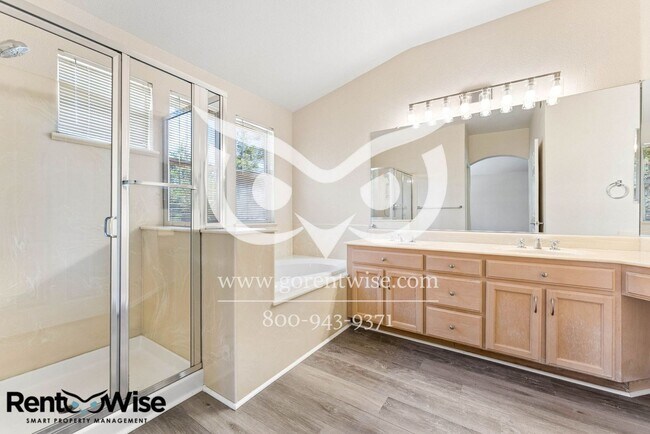 Building Photo - 406 Grenadine Way