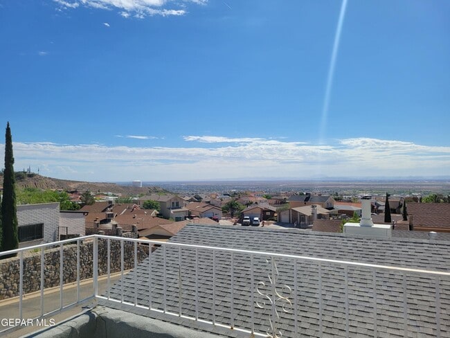 Building Photo - 3200 Mountain Ridge Dr