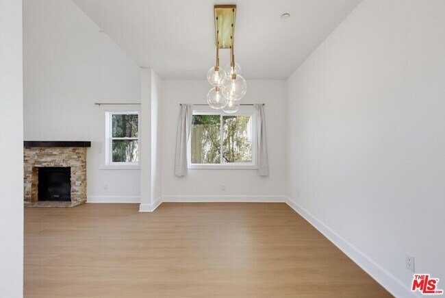 Building Photo - 3528 Mesquite Dr