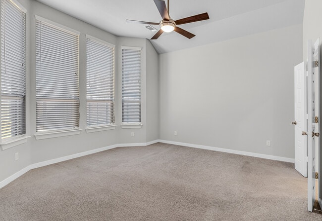 Building Photo - Harvest 1020