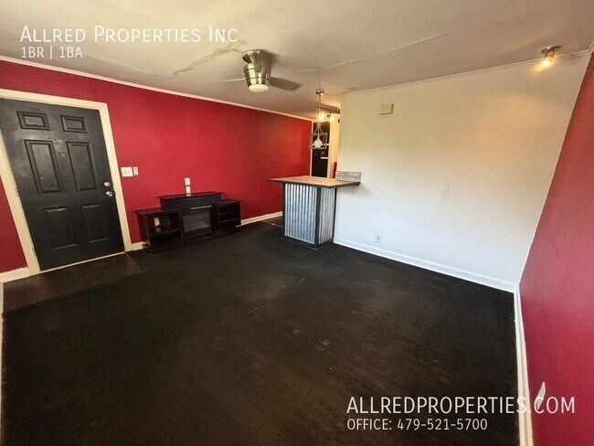 Building Photo - 621 N Leverett Ave