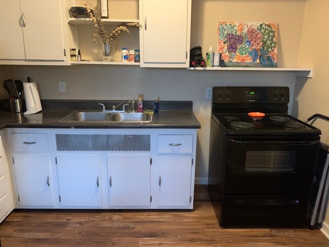 Building Photo - 437 Claranna Avenue