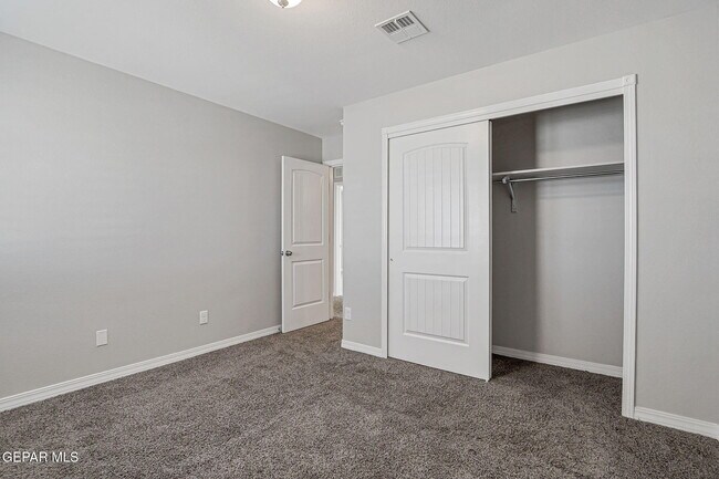 Building Photo - 261 Emerald Sun Dr