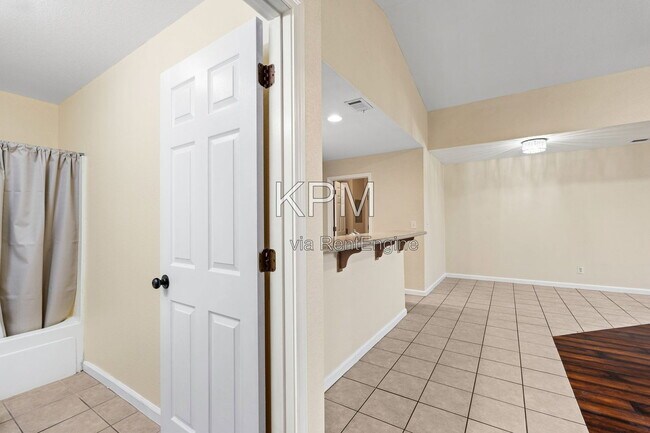 Building Photo - 1544 Emily Ct