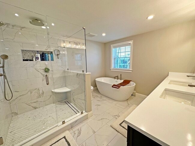 Building Photo - 99 Westchester Rd