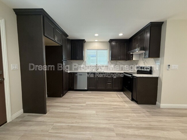 Building Photo - 3556 Harrison St